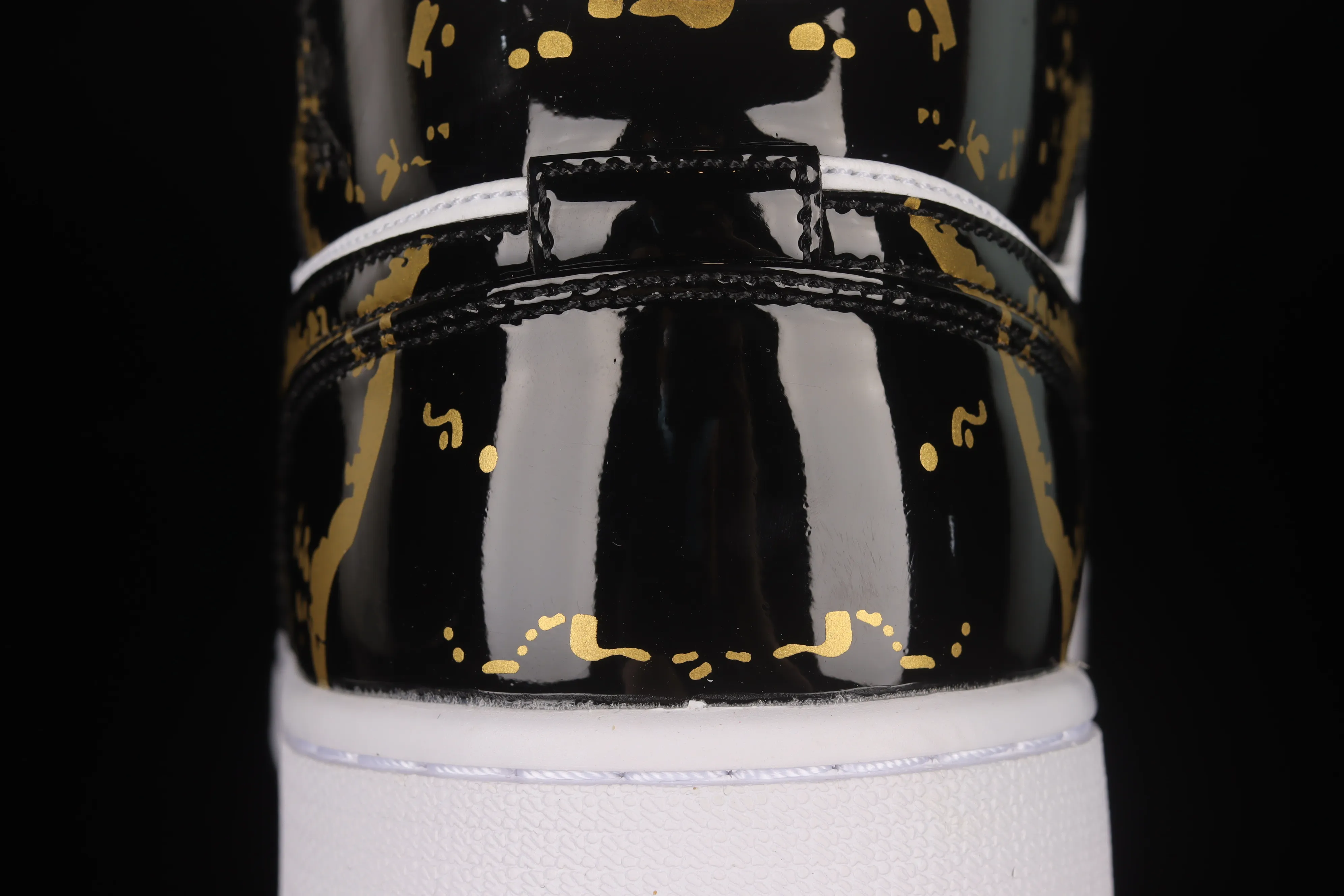 All categories Air Jordan Jordan series basketball shoes Air Jordan 1 Mid Air Jordan 1 Mid AJ1 Joe 1 patent leather black gold mid-top basketball shoes 554724-132